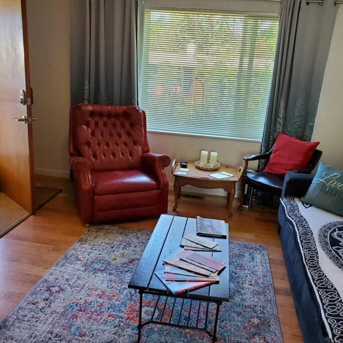 Sweet 2 Bedroom Close To U Of Oregon & Track! Holiday home *